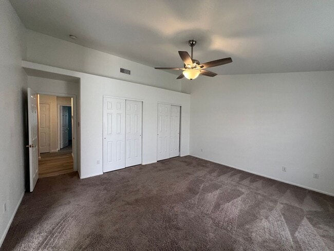 Building Photo - 4 BEDROOM POOL HOME!