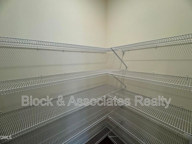 Building Photo - 37 Bluebell St