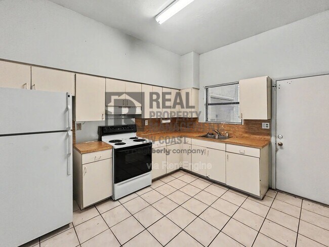 Building Photo - 1043 Abrams Blvd