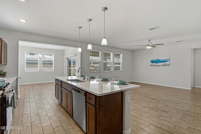 Building Photo - 7509 Enchanted Pk Dr