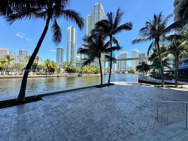 Building Photo - 185 SW 7th St