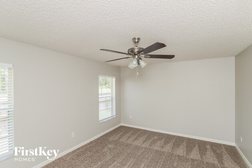 Building Photo - 826 Tedder Rd SE