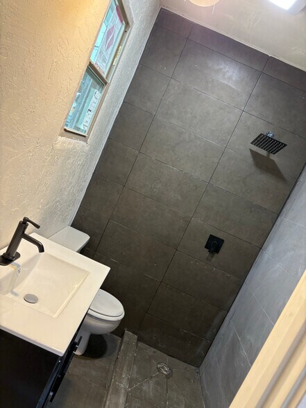 Building Photo - 4705 Yosemite Blvd