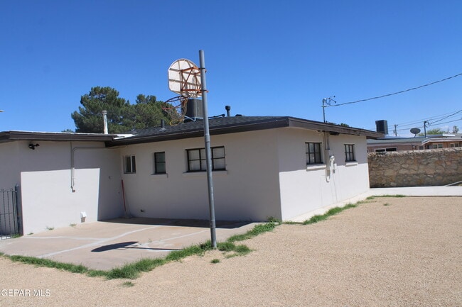 Building Photo - 1507 Dennis Cir