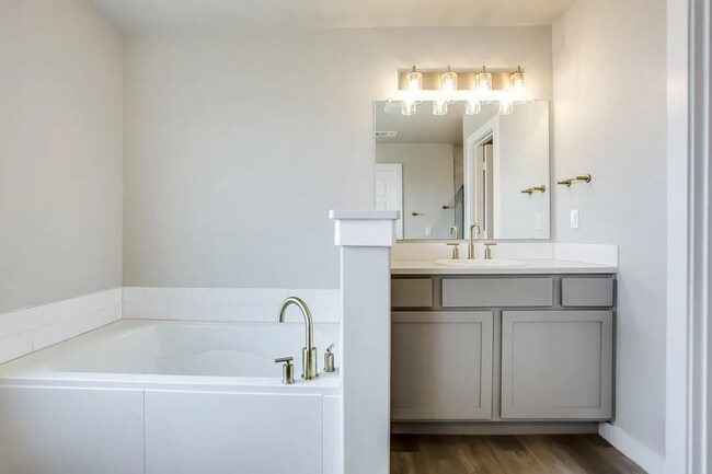 Building Photo - Amazing Four Bedroom in South Lubbock - Ab...