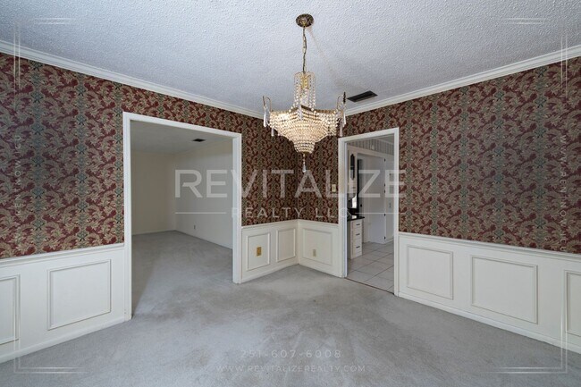 Building Photo - Beautifully Preserved 4 Bd / 3 Ba Vintage ...