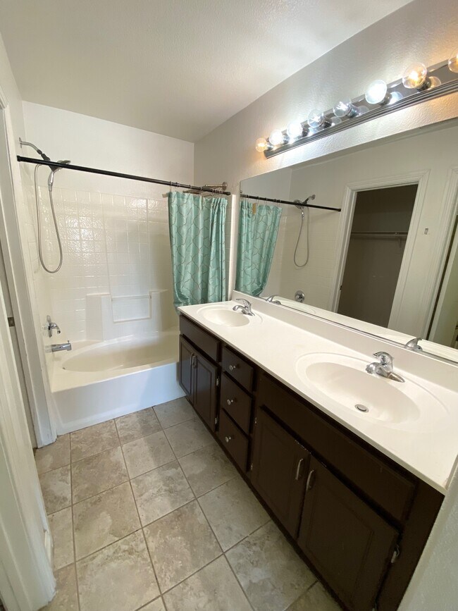 Building Photo - 1201 Trapani Cove