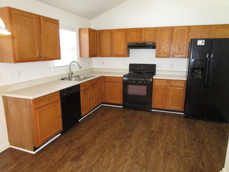 Building Photo - 2325 Carlysle Cove Dr