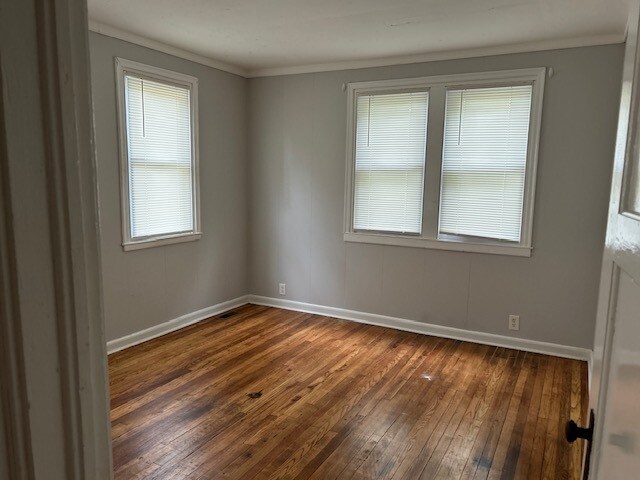 Building Photo - 404 Valley View Dr