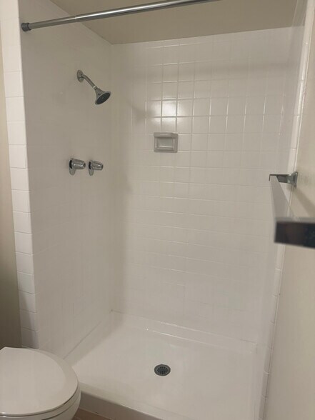 Building Photo - 986 5th Ave