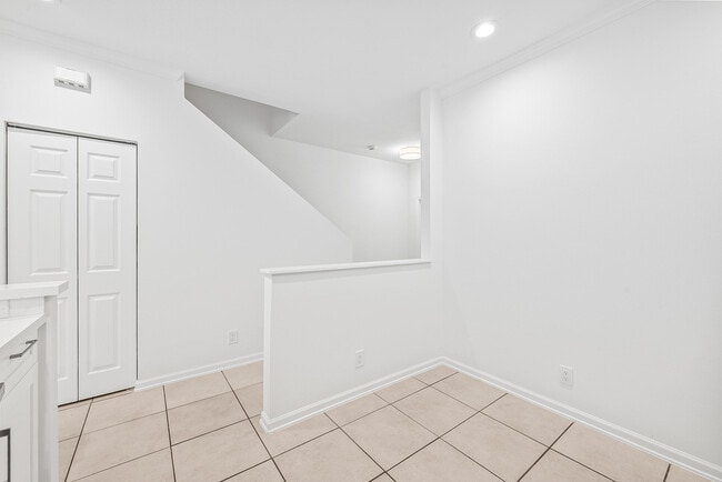 Building Photo - 8024 Briantea Dr