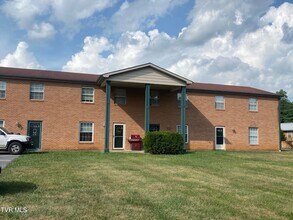 Building Photo - 103 Skyview Dr