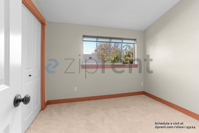 Building Photo - 6520 34th Ave SW