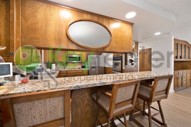 Building Photo - 9635 Oak Leaf Way