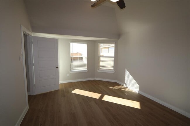 Building Photo - 1558 San Sebastien Dr