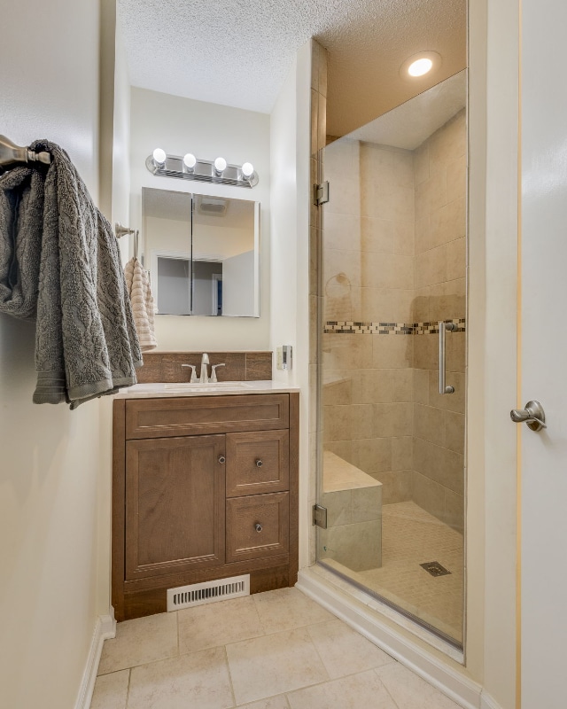 Building Photo - 5013 Emerald Dr