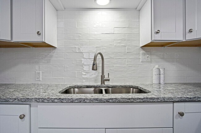 Building Photo - UPDATED 2bed 1bath in Bethany