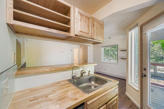 Building Photo - Stylish 1-Bedroom Condo in Prime Location!...