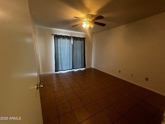 Building Photo - 1550 W Knowles Ave