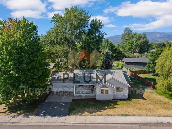 Building Photo - 5449 Golf Dr