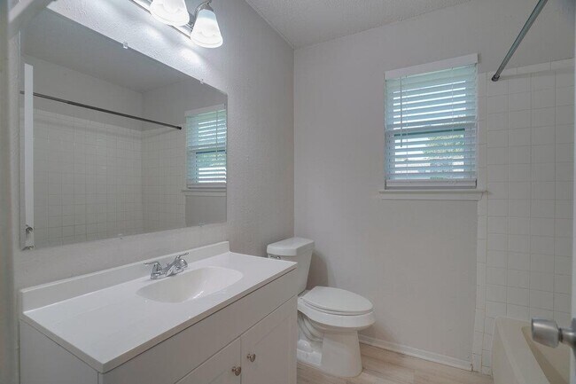 Building Photo - 1206 Westcott Dr