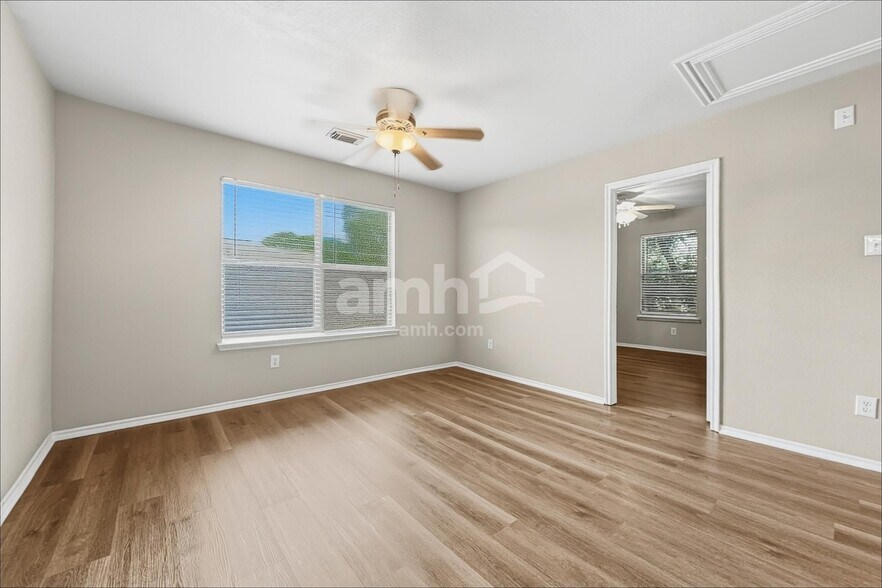 Building Photo - 11411 Seven Sisters Dr