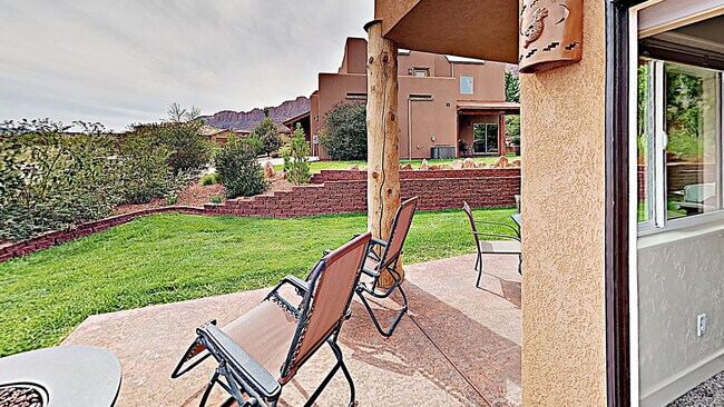 Building Photo - 3374 S Village Loop