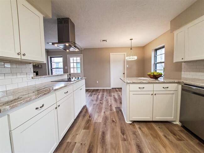 Building Photo - 28903 Twisted Oak Dr