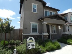 Building Photo - Fabulous Newer Home in Gated Santa Maria Community