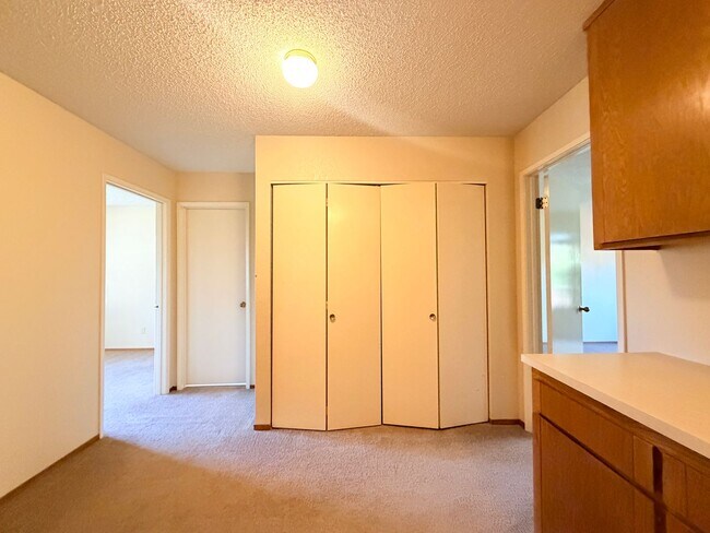Building Photo - Charming Two-Story Petaluma Home – Private Yard & Community Amenities