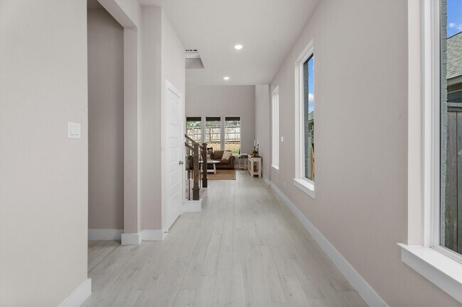 Building Photo - 359 Mallorn Ln
