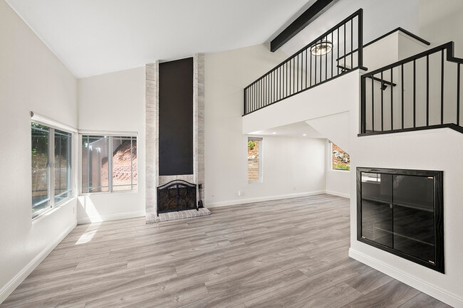 Building Photo - 10518 Pine Grove St