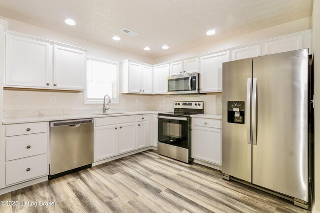 Building Photo - 7116 Blue Stream Ct