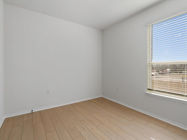 Building Photo - 12501 Chumleys St