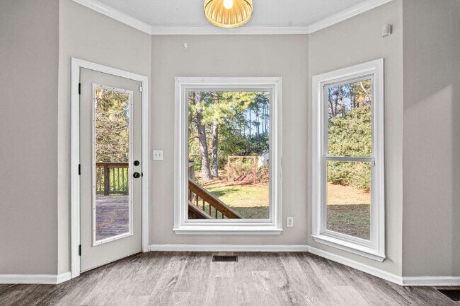 Building Photo - Three Bedroom Rental directly next to Arnall Middle School