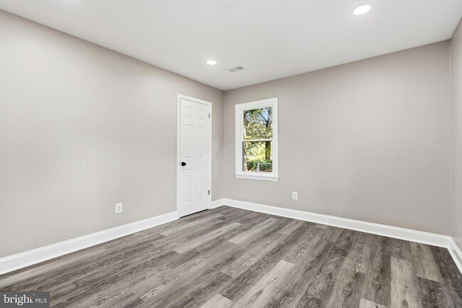 Building Photo - 2608 Holly Dr