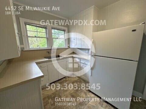 Building Photo - 4452 SE Milwaukie Ave