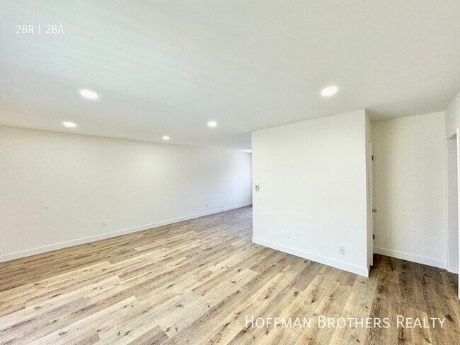 Building Photo - 12631 Vanowen St