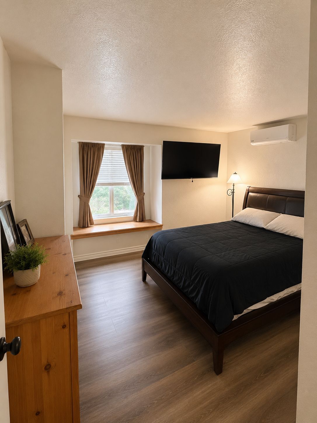 BEDROOM #1 FURNISHED - UPSTAIRS - 2118 Obarr Pl