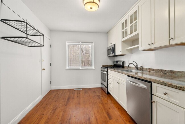 Building Photo - 12 Bayberry Dr