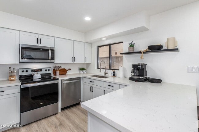 Building Photo - 4511 N 31st Pl