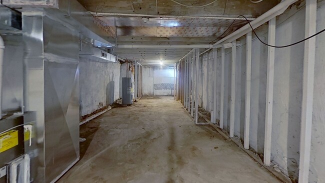 Building Photo - 5920 Vine St