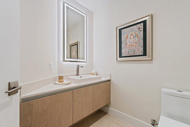 Building Photo - 3100 N Ocean Dr