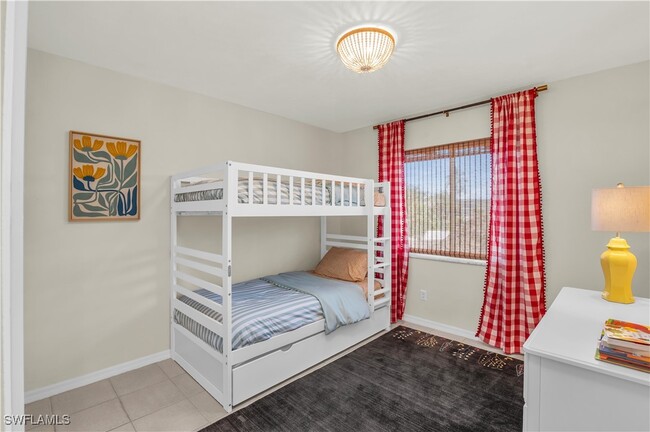 Building Photo - 288 Castaways St