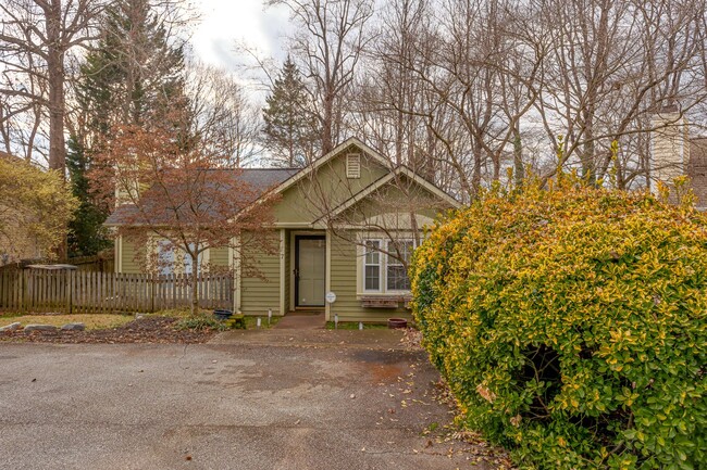 Building Photo - Beautiful Home in a quiet neighborhood