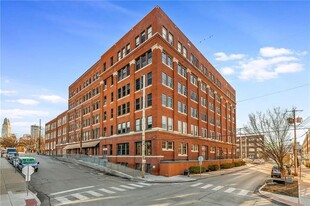 Building Photo - 200 Main St