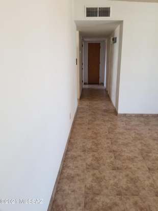 Building Photo - 1021 W Edgewater Dr