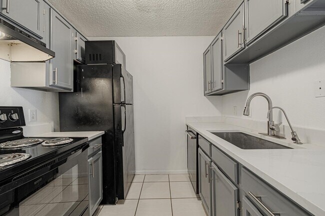 Building Photo - 3770 Lovers Wood Ln
