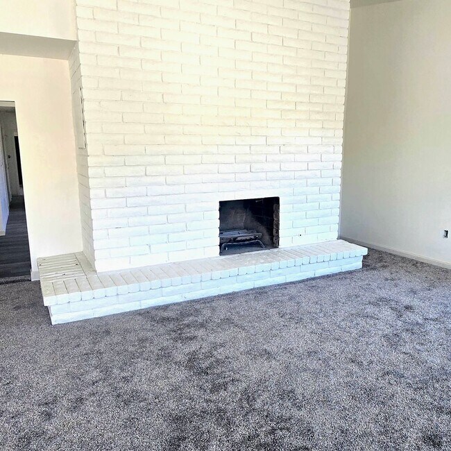 Building Photo - SW- Remodel 3 bedroom/ bath