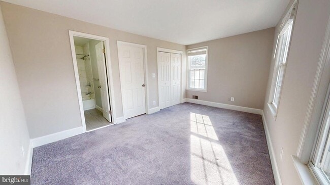 Building Photo - 2011 N Oakland St